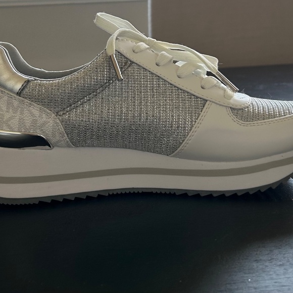 Michael Kors sneakers - Picture 3 of 4